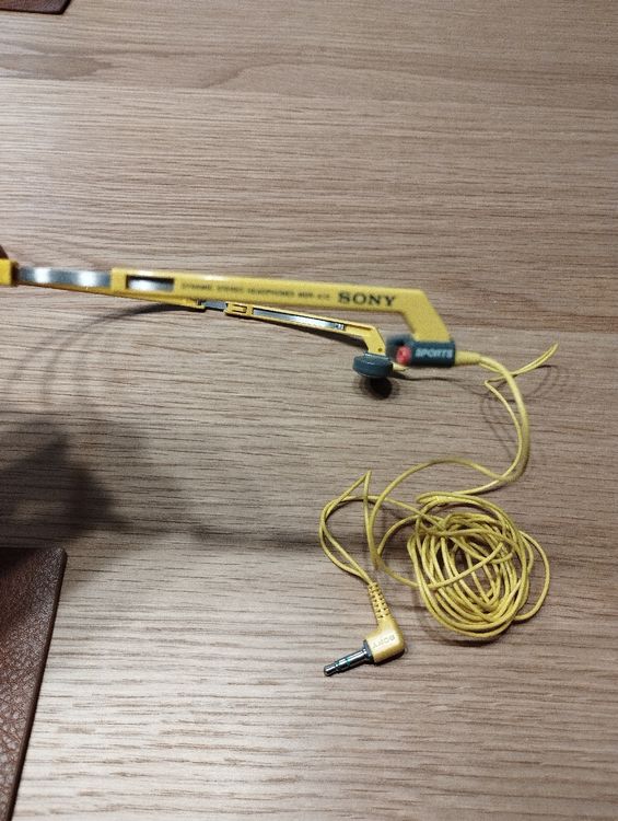 Vintage Sony MDR-E215 Cuffie Sport Walkman Stereo Gialle – Un Tuffo Negli Anni '90!