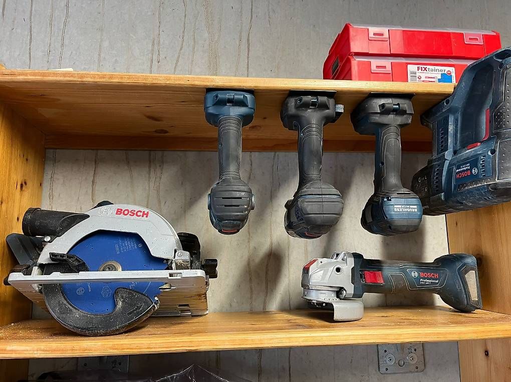 Bosch Tutti gli attrezzi: Bosch 18V Wandhalter 3er Pack – Usato da Dachsen venduto da HelveticCraft 2