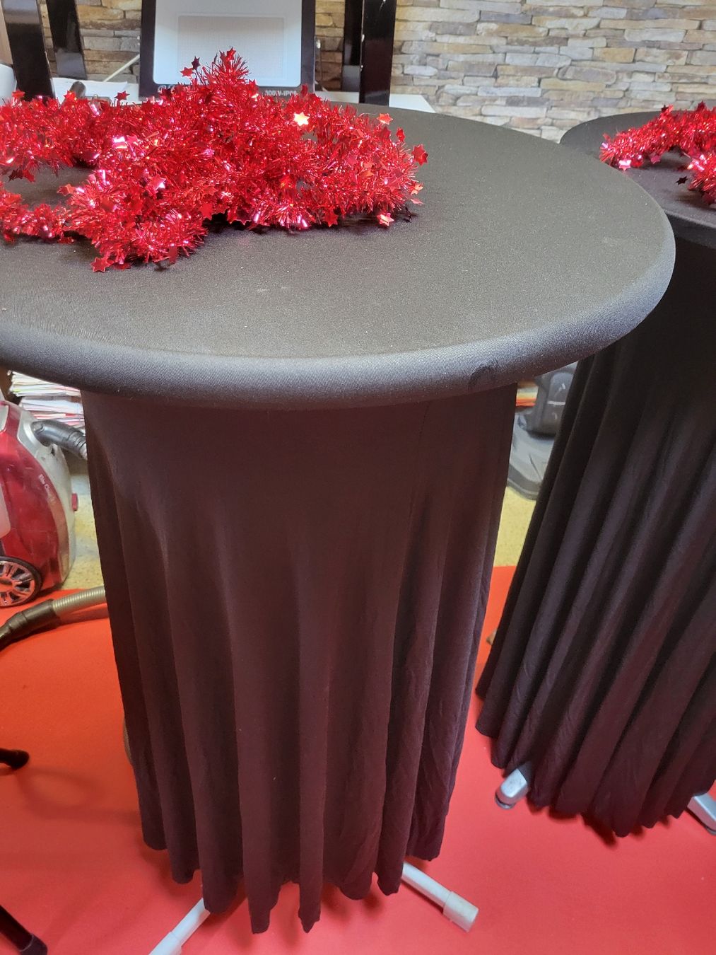 Tische: Bistro Tische – Gebraucht aus Grenchen von RESY