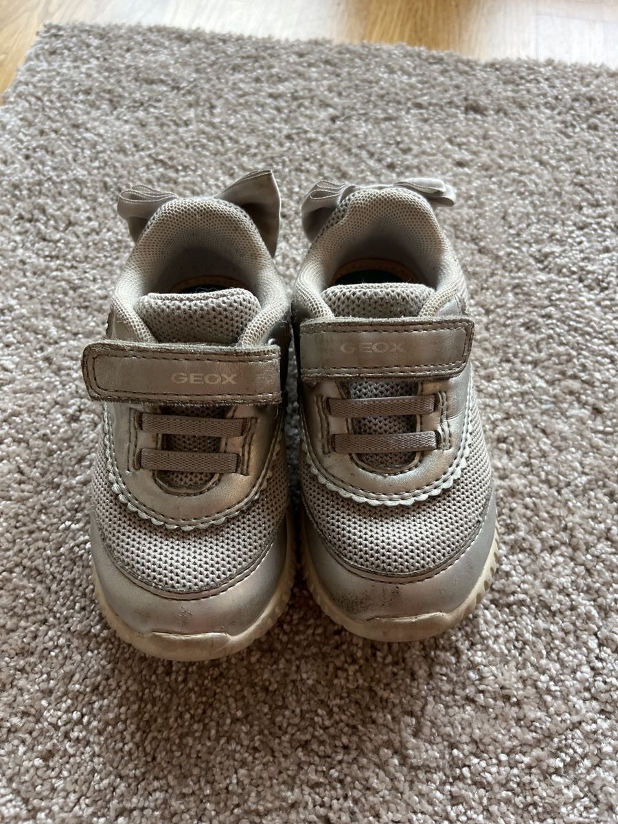 Geox Scarpe per ragazze: Geox sneakers size 23 – Usato da Langnau am Albis venduto da adi_jqs8