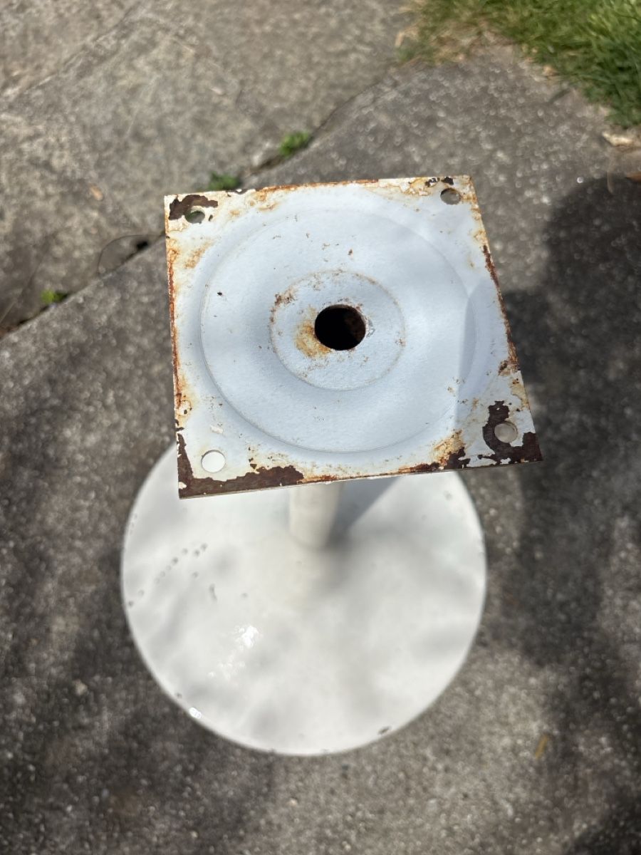 Altri mobili d'antiquariato: Pied de table basse année 70 vintage blanc – Usato da Chêne-Bougeries venduto da Bambideluxe 1