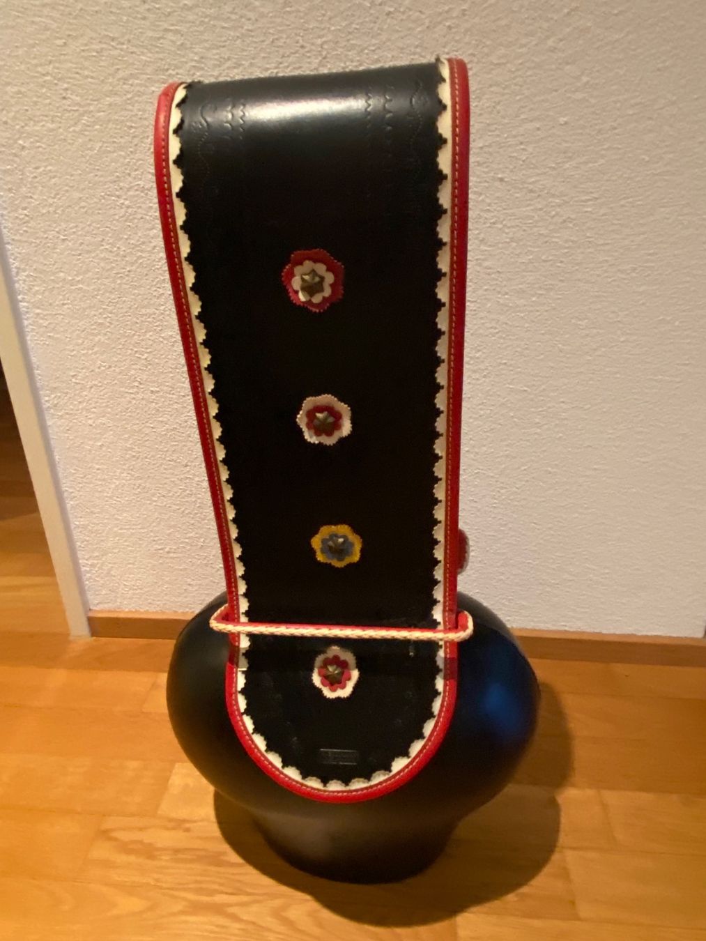 Campanacci mucche: Treichel mit besticktem Ledergurt, W. Eggimann, Weier i.E. – Usato da Eschenbach LU venduto da patrik27 1