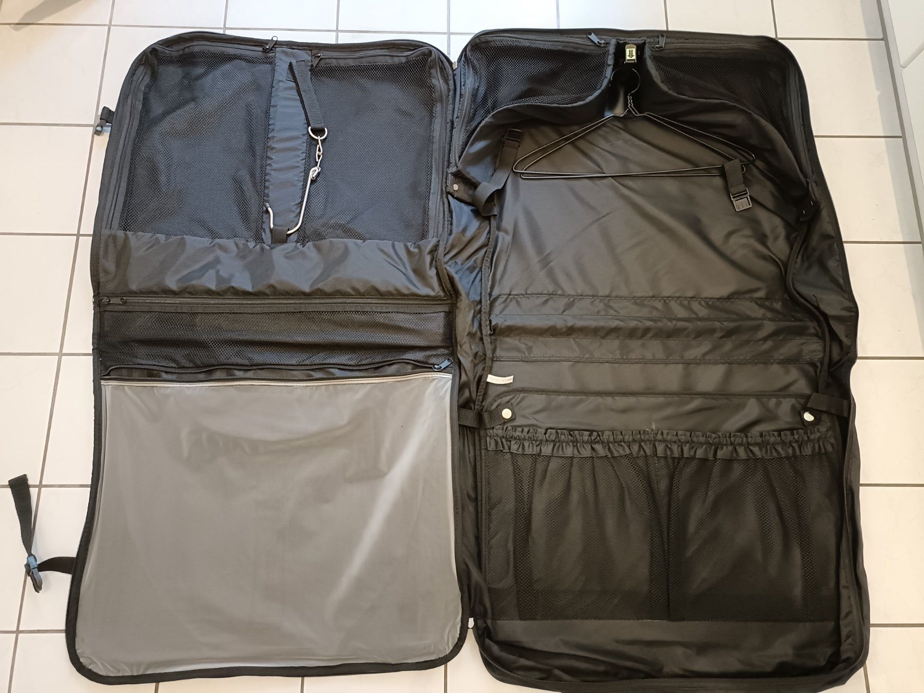 Wilson Taschen: Wilson Staff Cognatio Golftasche Sporttasche – Gebraucht aus Luzern von cryptonic79 1