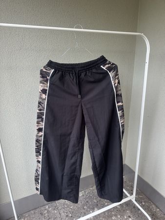 Schöne, verspielte Hose