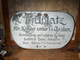 Antikes Spielplatz Schild aus Aluguss, Selten!