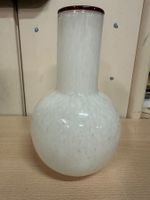 Vase en verre blanc et rouge, élégant