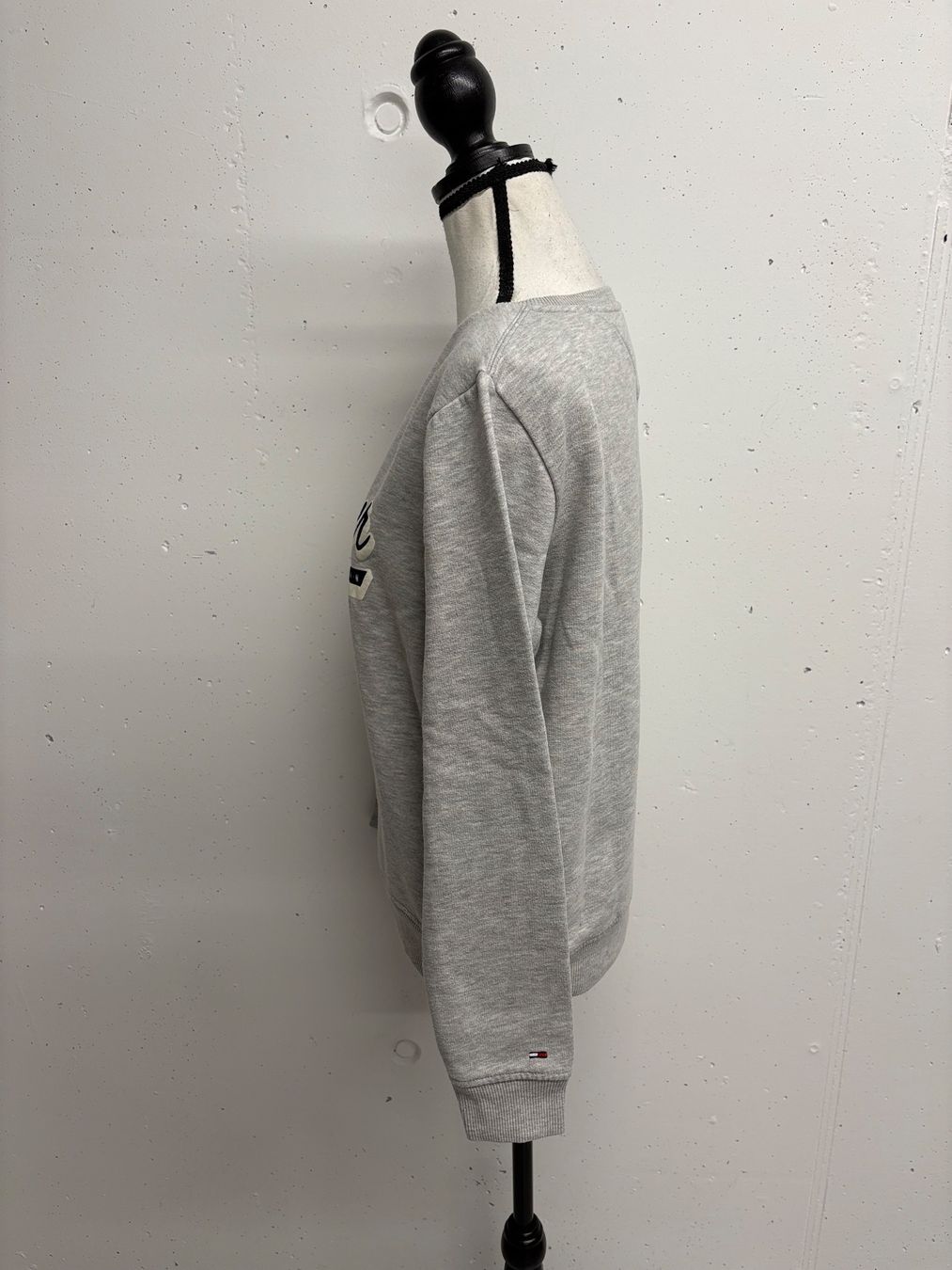 Tommy Hilfiger Maglioni & Felpe: Tommy Hilfiger Pullover Grau, Gr. M Print – Nuovo (secondo la descrizione) da Regensdorf venduto da secondchancefashion 1