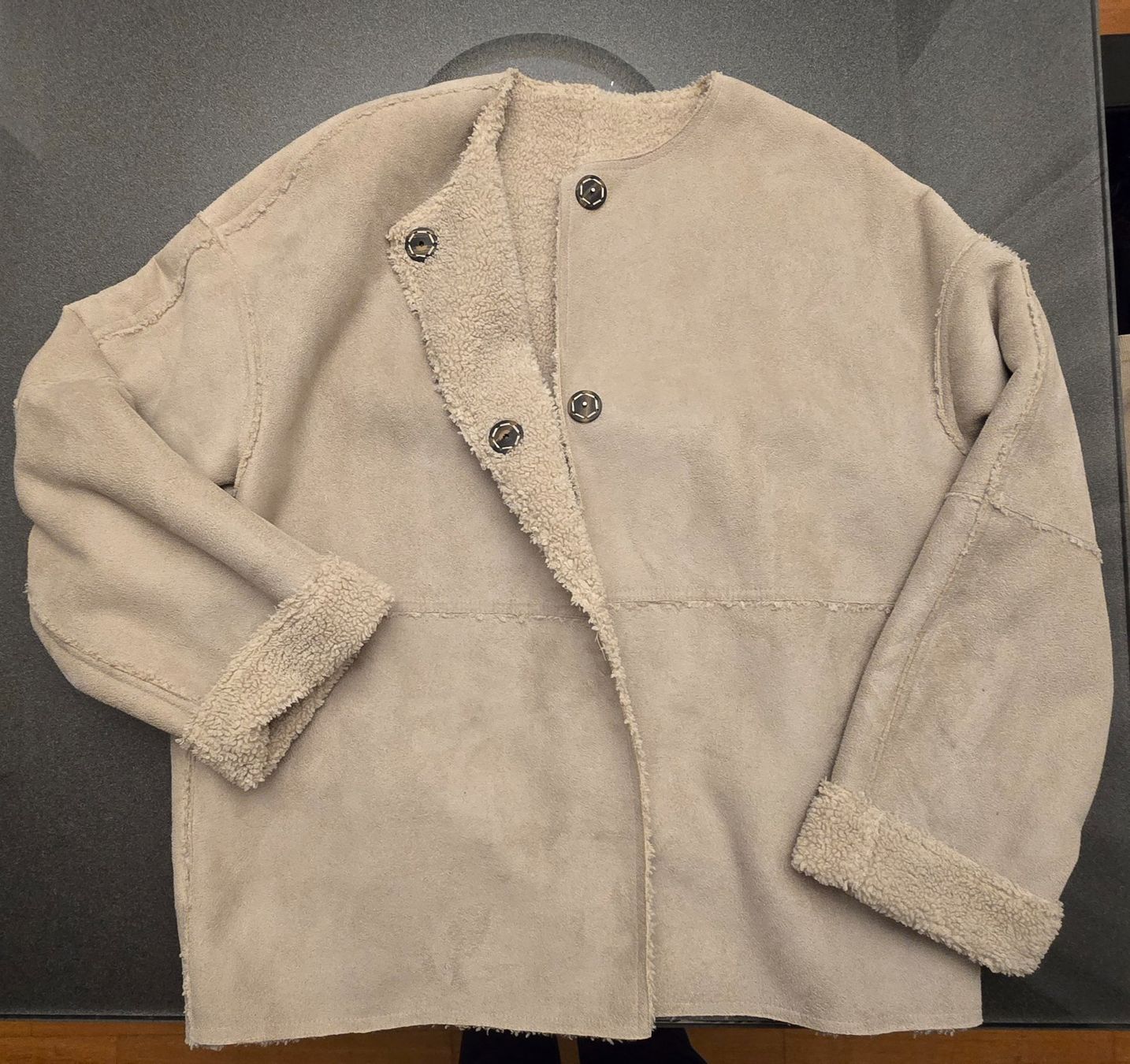 Jacken: Winterjacke Beige mit Teddyfell Gr L – Gebraucht aus Meggen von everydaysale