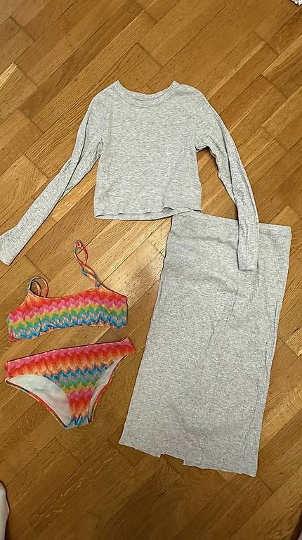 Lotti & Set di vestiti: Mädchen Kleider wie Neu 140 – Usato da Bolligen venduto da jul_gc8q