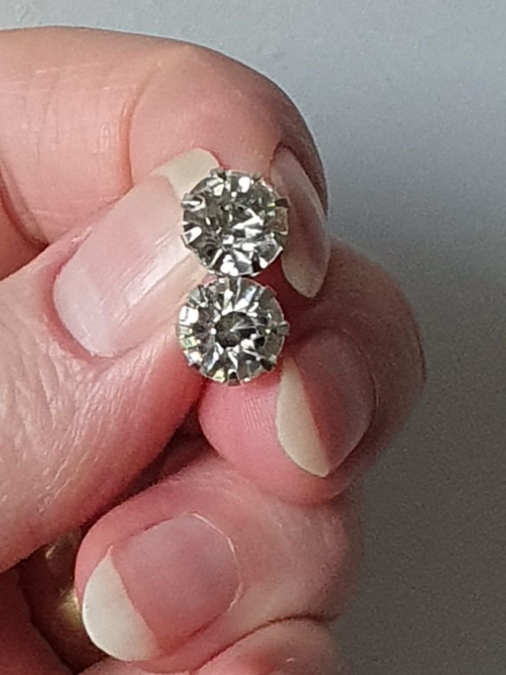 Ohrringe & -stecker: 8 mm Luxury Crystal Zircon Earrings Elegant – Neu und originalverpackt aus Genève von AGBERG 7