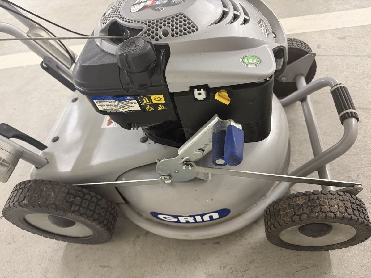 Rasenmäher: GRIN Rasenmäher Benzin Briggs & Stratton – Gebraucht aus Zürich von joyfulgrace 3