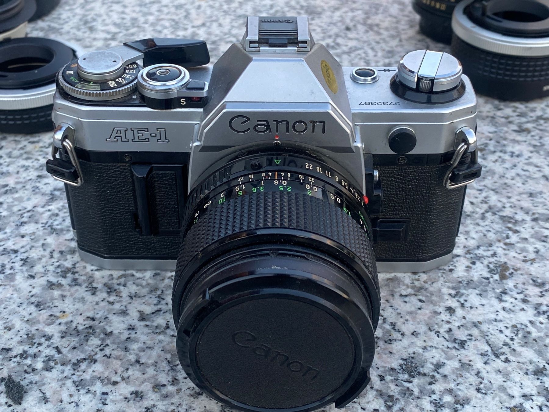 Canon Fotocamera: Canon AE-1 avec beaucoup d'objectives – Usato da Gisikon venduto da sombenin 3