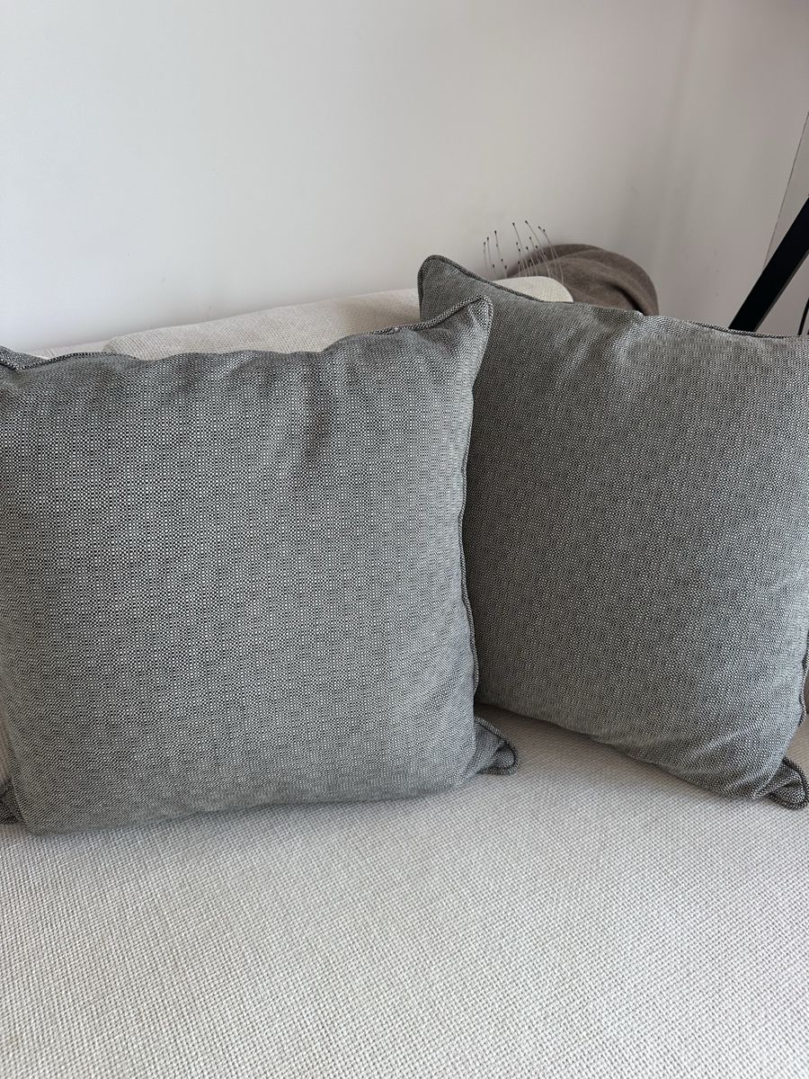 Kissen: Designer Cushions grey set of 4 Pillows – Neu (gemäss Beschreibung) aus Zürich von juz_2t2j 3