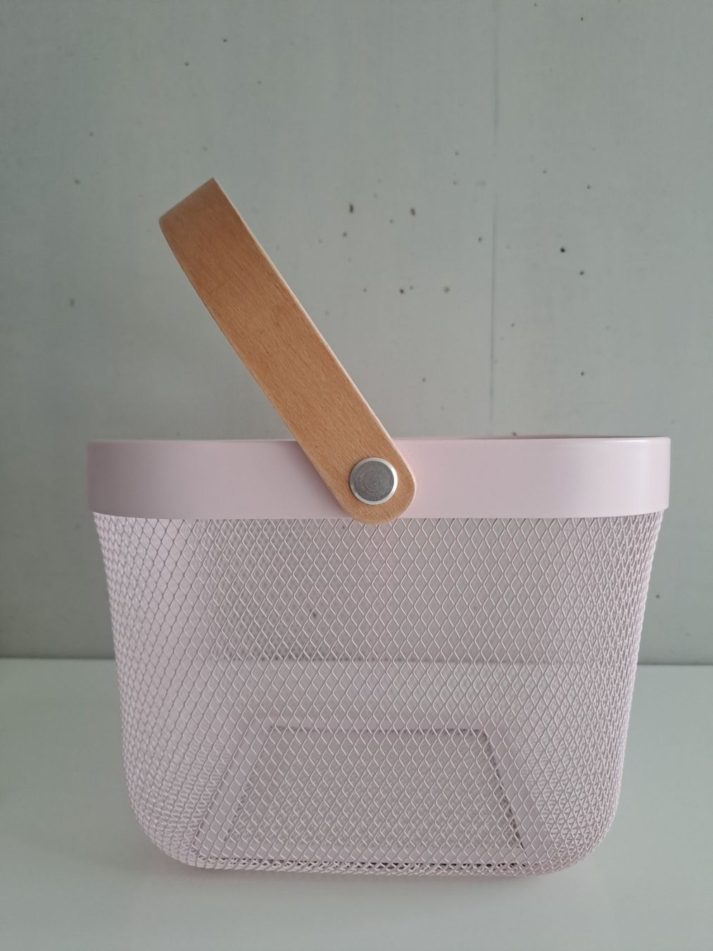 Altro per la casa: IKEA RISATORP Korb mit Holzgriff - neuwertig – Usato da Effretikon venduto da mjumju 2