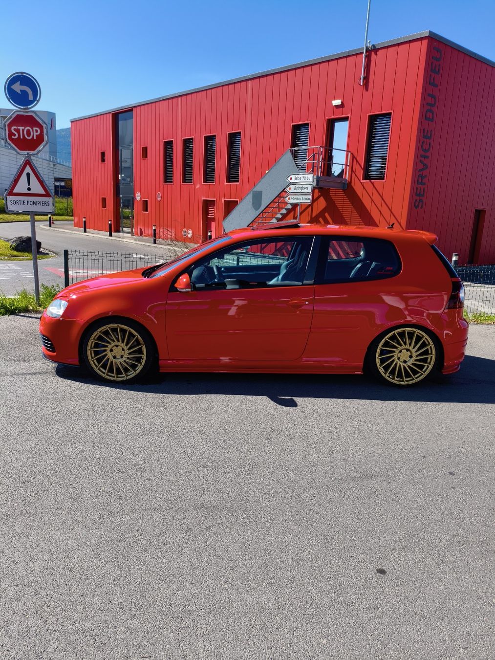 VW Automobili: Magnifique Golf 5 R32 – Usato da Vugelles venduto da Helimodel