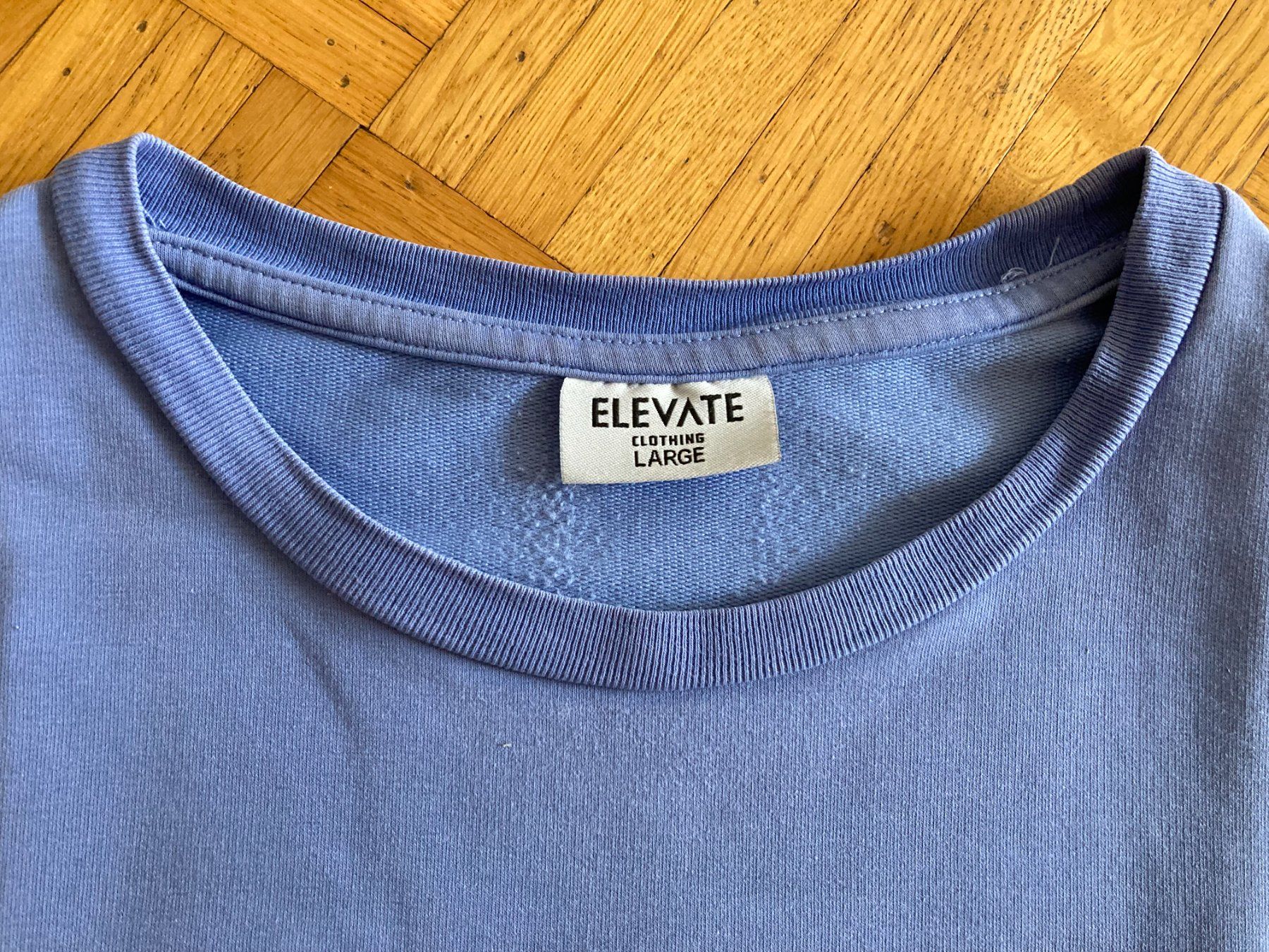 T-shirt: Cooles Sommer T-Shirt "Elevate" – Usato da Obfelden venduto da miau68 1