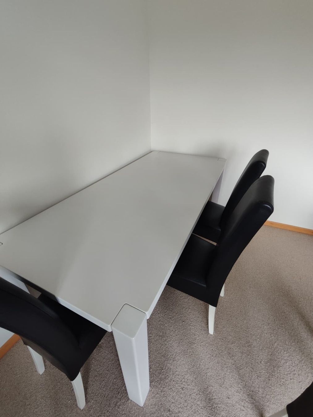Tavoli: Solid Wood Dining Table (90x200 cm) – High Quality – Usato da Zürich venduto da Lor_8trn