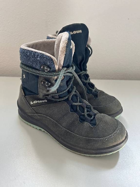 Scarpe per ragazze: Lowa Winterschuhe Mädchen Gr. 35 – Usato da Herisau venduto da knustine 2