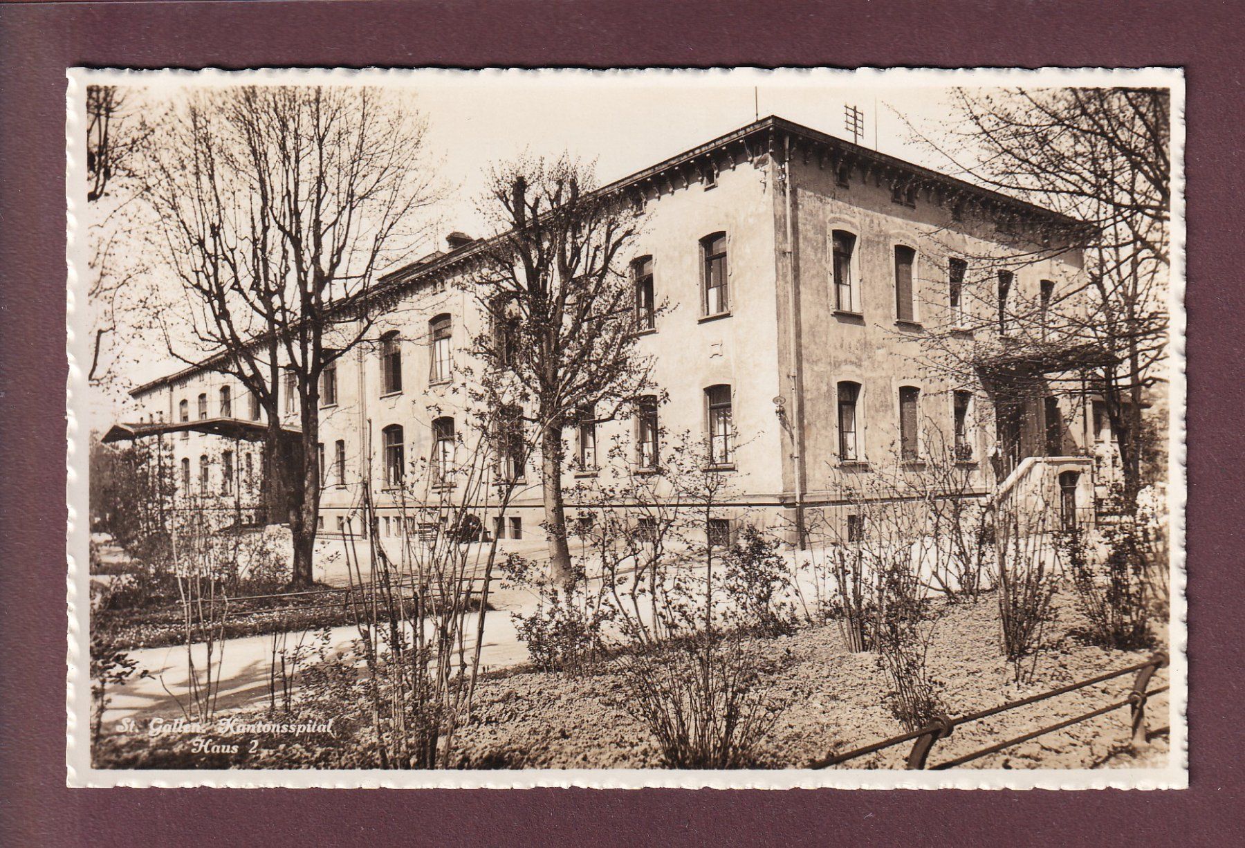 Cartoline postali: ST. GALLEN - Kantonsspital - Haus 2 - 1941 – Usato da Pully venduto da nicecards