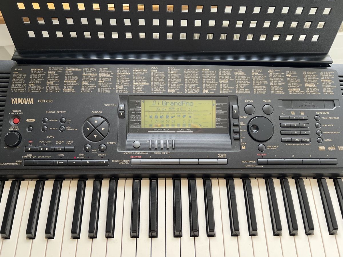 Yamaha Musikinstrumente: Keyboard Yamaha PSR-620 – Gebraucht aus Zürich von  3