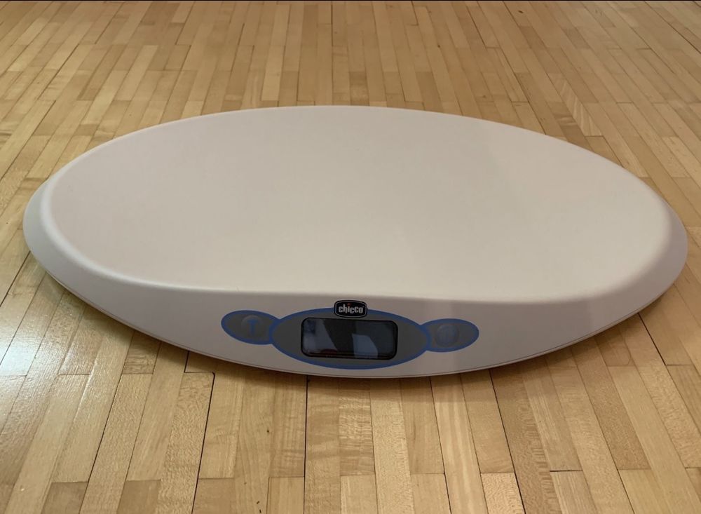 Chicco Digitale Babywaage für Neugeborene und Babys von 30 g bis zu 20 kg, Begleitet das