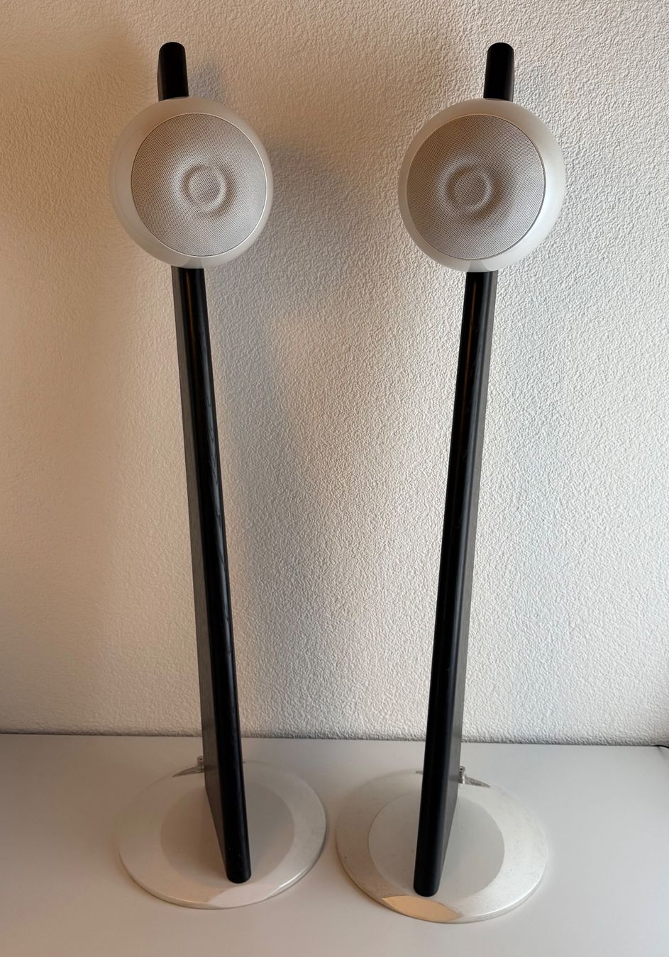 Cabasse Casse acustiche: 2 Cabasse Riga Stand-Lautsprecher in Perlweiss – Usato da Gasel venduto da Alter_Ego 1
