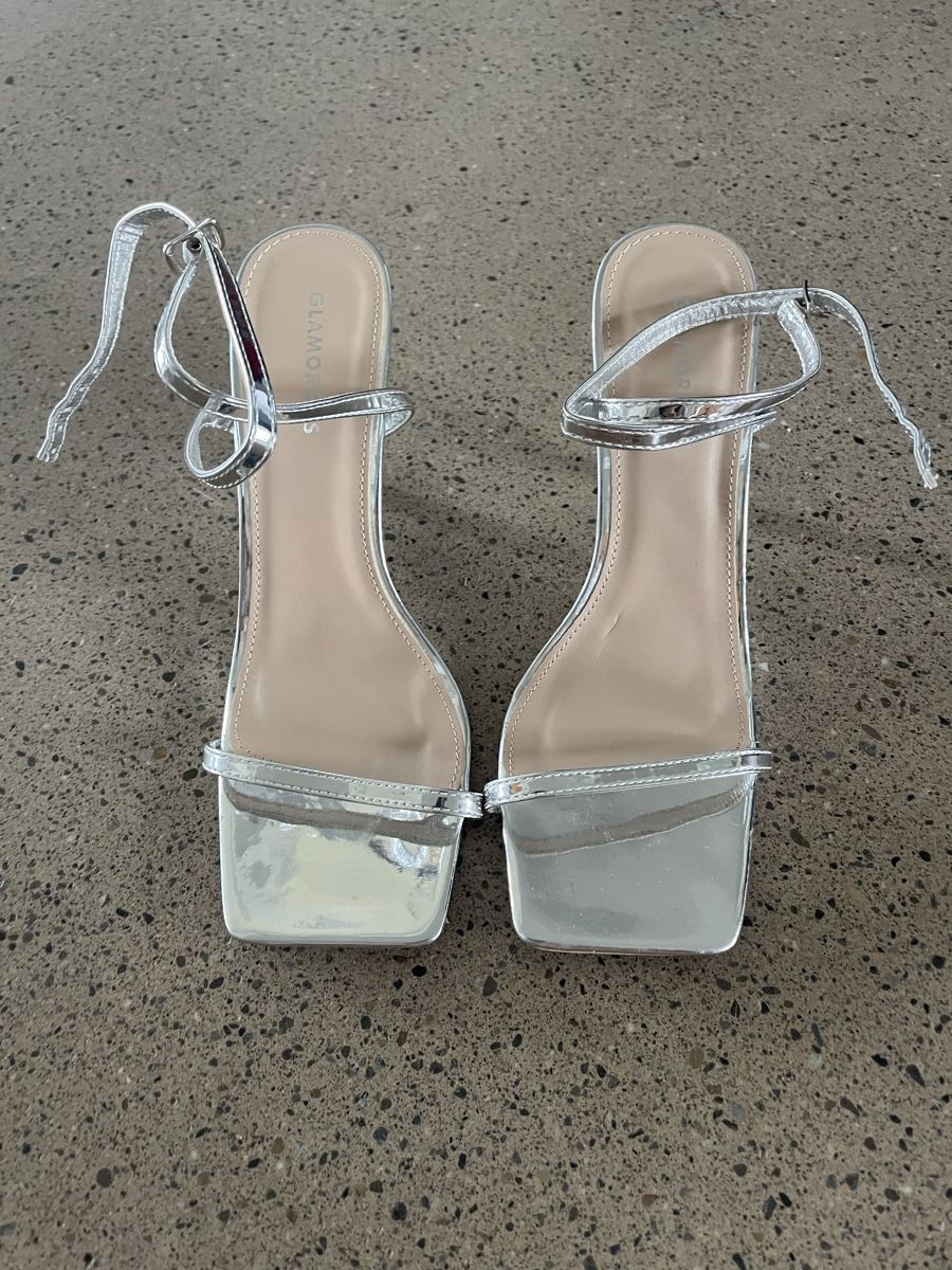 Scarpe da donna: Silberne Sandaletten – Nuovo (secondo la descrizione) da Zürich venduto da Facellas