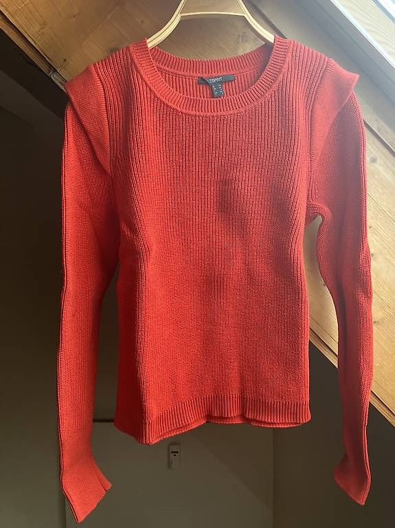 Pulls & Sweat-shirts: rot-oranger Pullover Gr. XS – D'occasion à St. Gallen par andreav.