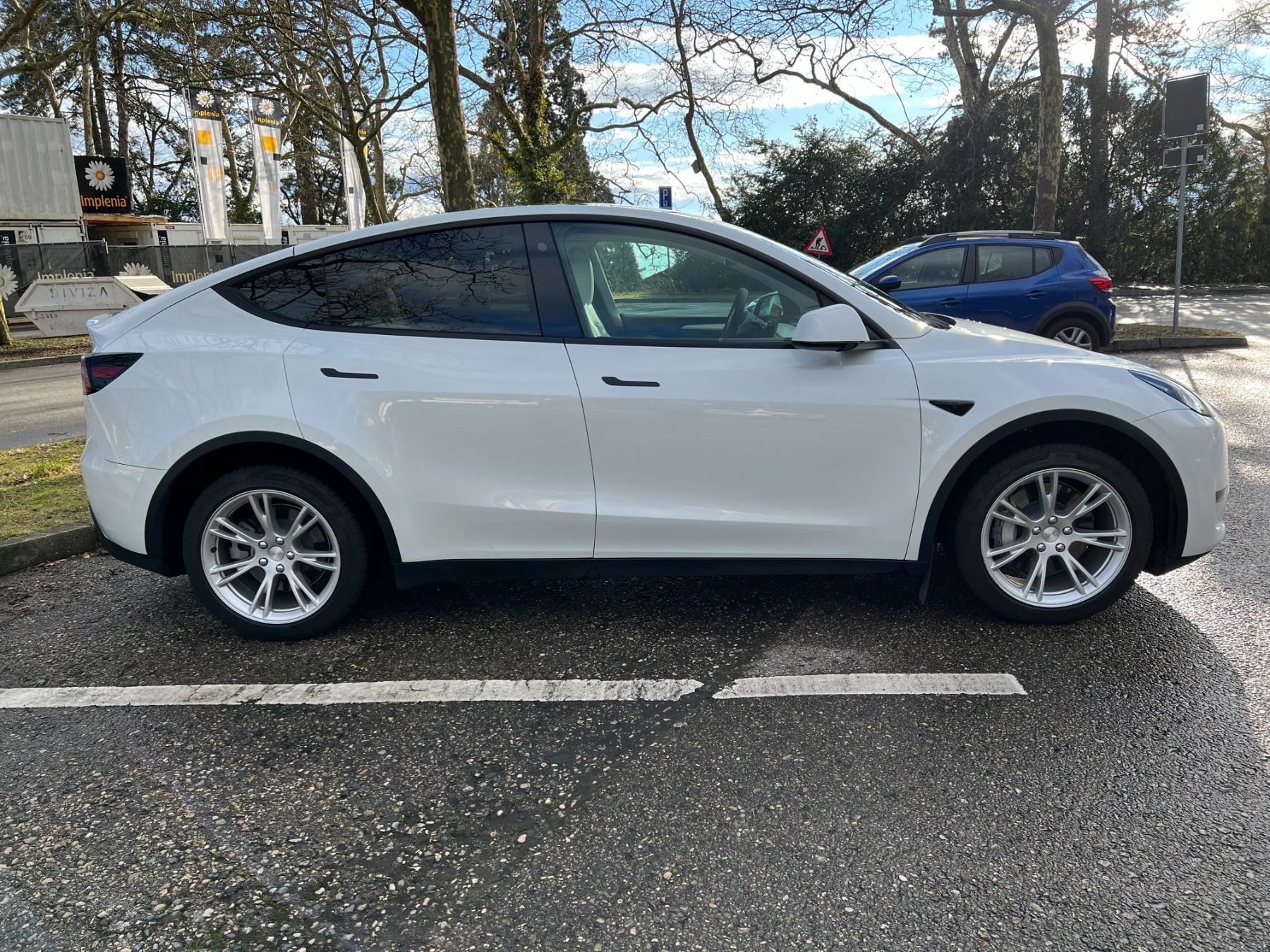 Tesla Automobili: Tesla Model Y Long Range 2023 Purchase or Lease Handover – Usato da Neuchatel venduto da DanyaLevin 1