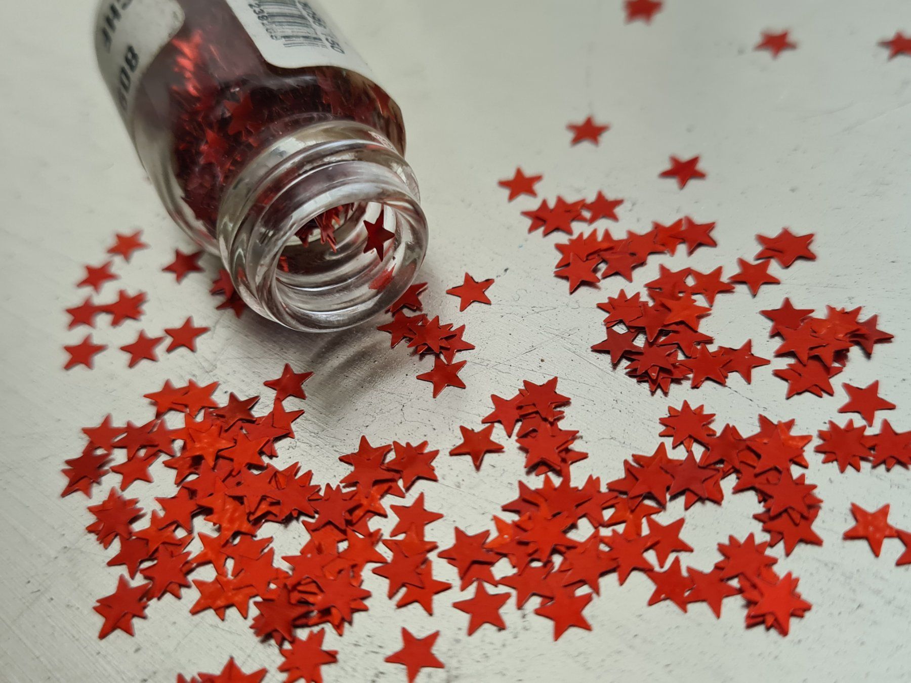 Tutte le decorazioni: 1 Fl. rote Glitzer Sternchen Streuer als Weihnachtsdeko . – Nuovo e nell'imballaggio originale da Amriswil venduto da kleindeko 1
