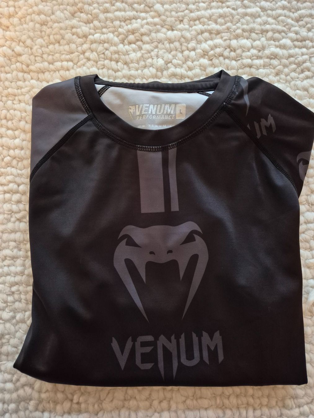 Venum T-Shirts: Venum Performance Rashguard BJJ Grösse L – Gebraucht aus Ittigen von LilyfromSwitzerland 3