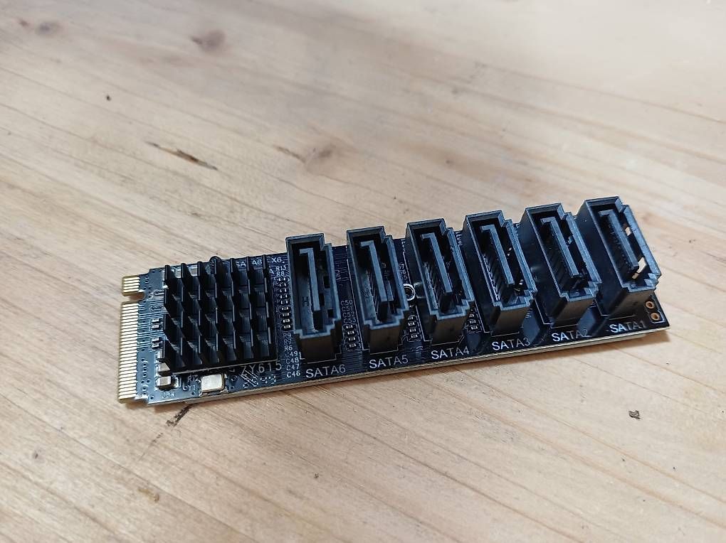 Laufwerke & Adapter: Adaptateur SSD nvme vers 6x SATA – Gebraucht aus Ferreyres von Geek_Inside