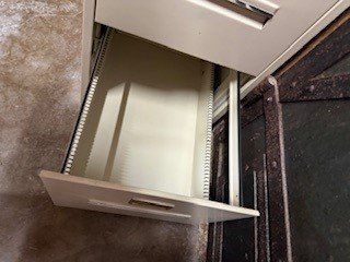 Armadi: Armoire métallique à 4 tiroirs – Usato da Fribourg venduto da dryc-1700 4