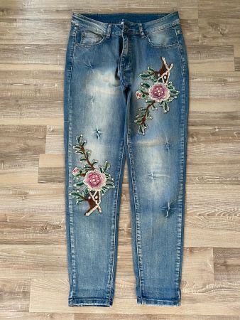 Schicke Jeans mit Stickereien & Perlen Gr. M