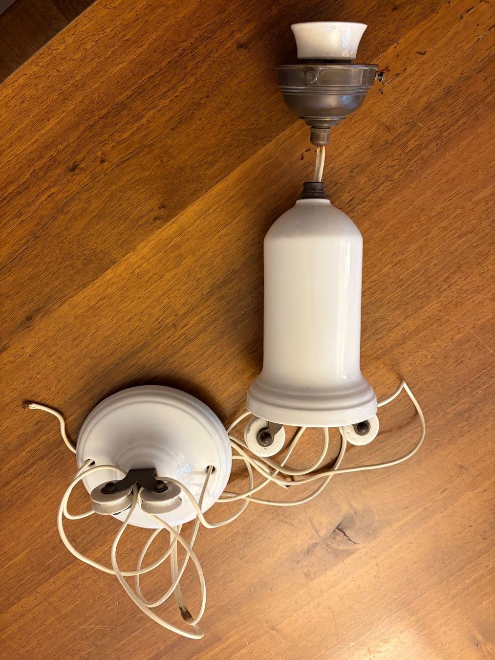 Lampade: Antike Lampe mit Gegengewicht – Usato da St.Gallen venduto da Boergie