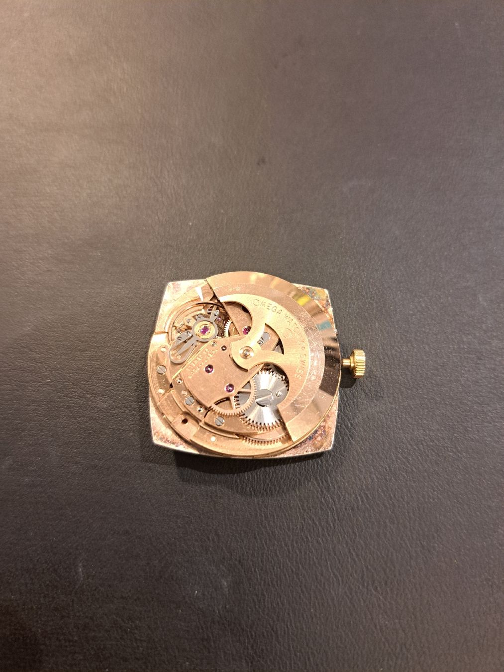 Omega Uhren: Omega Automatic Uhrwerk mit Zifferblatt und Lupe – Defekt aus Emmenbrücke von princebilly 1