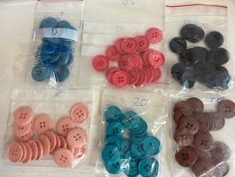 120x Knöpfe im Set (6 Farben je 20 Stk.) – Ideal zum Basteln
