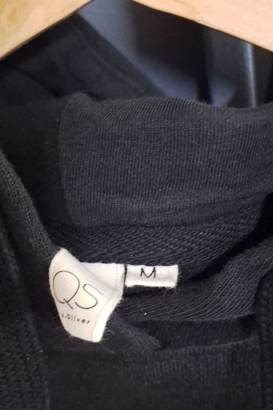 S.Oliver Pullover & Sweatshirts: QS by s.Oliver Kapuzenpullover schwarz Grösse M – Gebraucht aus Diessenhofen von str_p57p 3