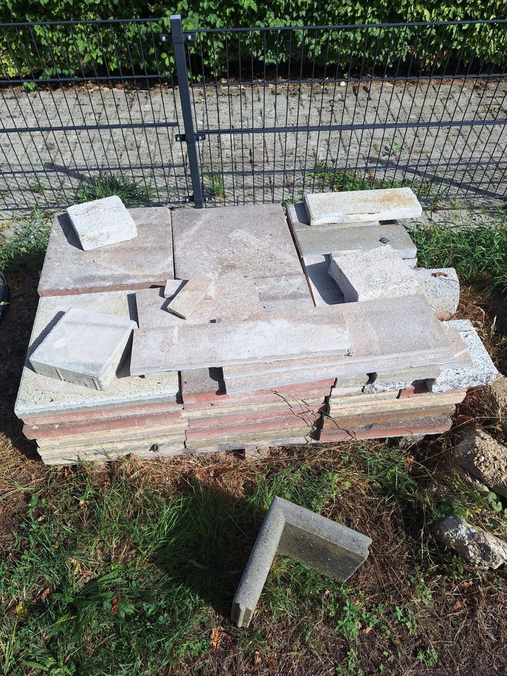 Bodenbeläge: Gartenplatten Beton – Gebraucht aus Schinznach Dorf von mel_hms8 1