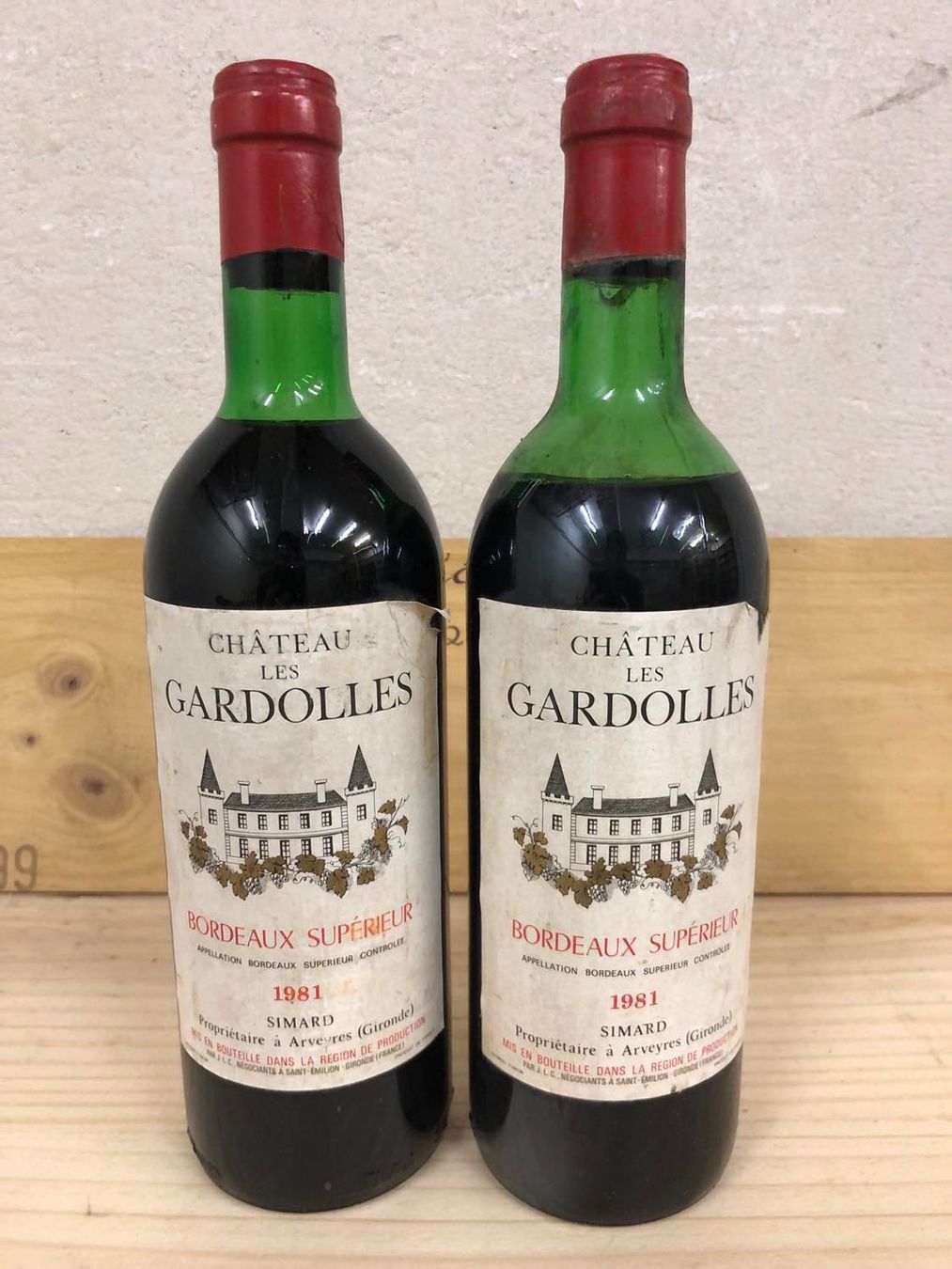 Vino: 2x 1981 CHATEAU LES GARDOLLES – Nuovo e nell'imballaggio originale da Münchenstein venduto da weinundspirituosen 1