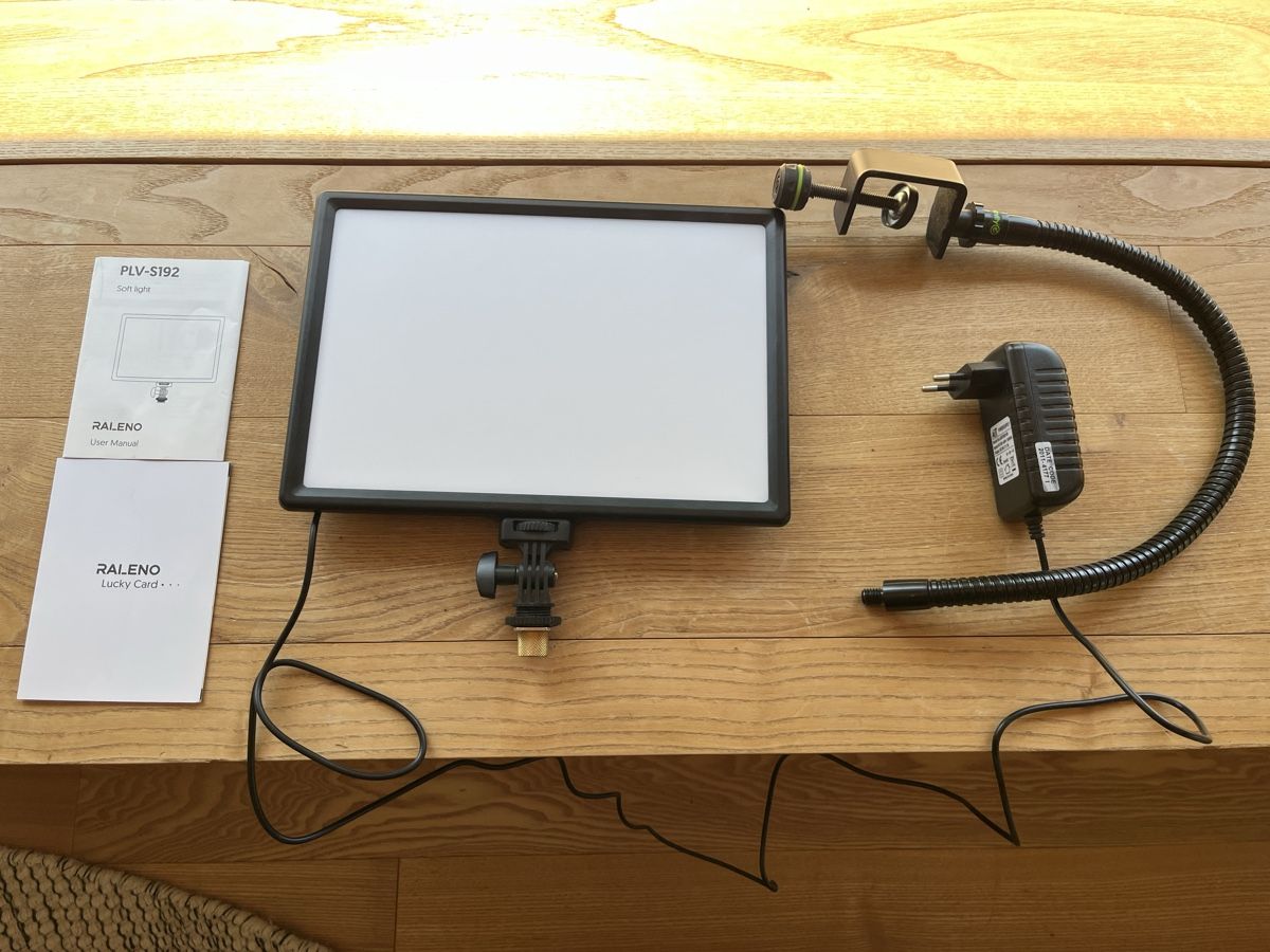 Lampade: Raleno Video Light 19.5W Softlight – Usato da Wikon venduto da Onyx_flier