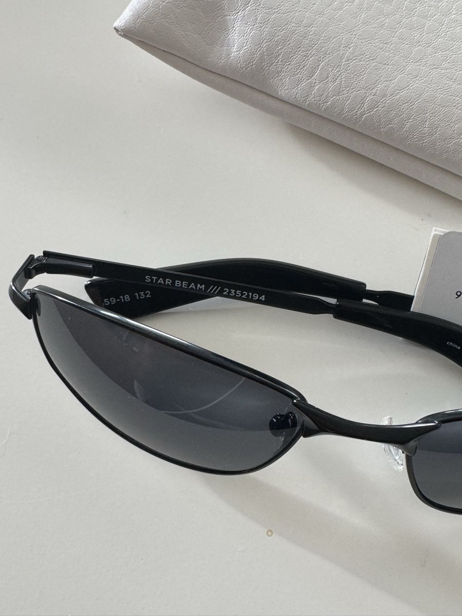 Occhiali & Lenti: Le Specs Star Beam Matte Black sunglasses – Nuovo e nell'imballaggio originale da Zürich venduto da di_archive 4
