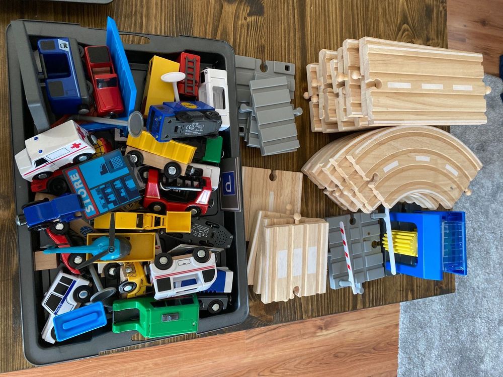 Holzschienen Für Spielzeug-Züge - Kreativer Bauspaß