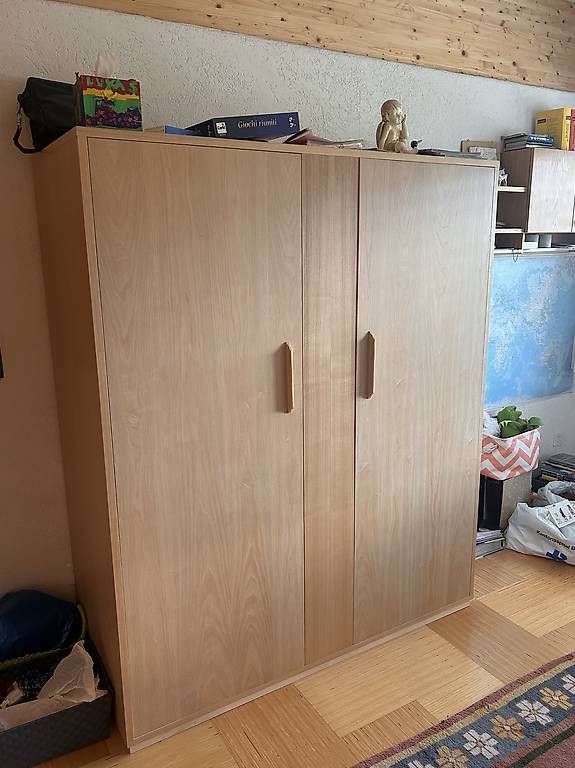 Schränke: Kleiderschrank handgefertigt – Gebraucht aus Windisch von _gris_