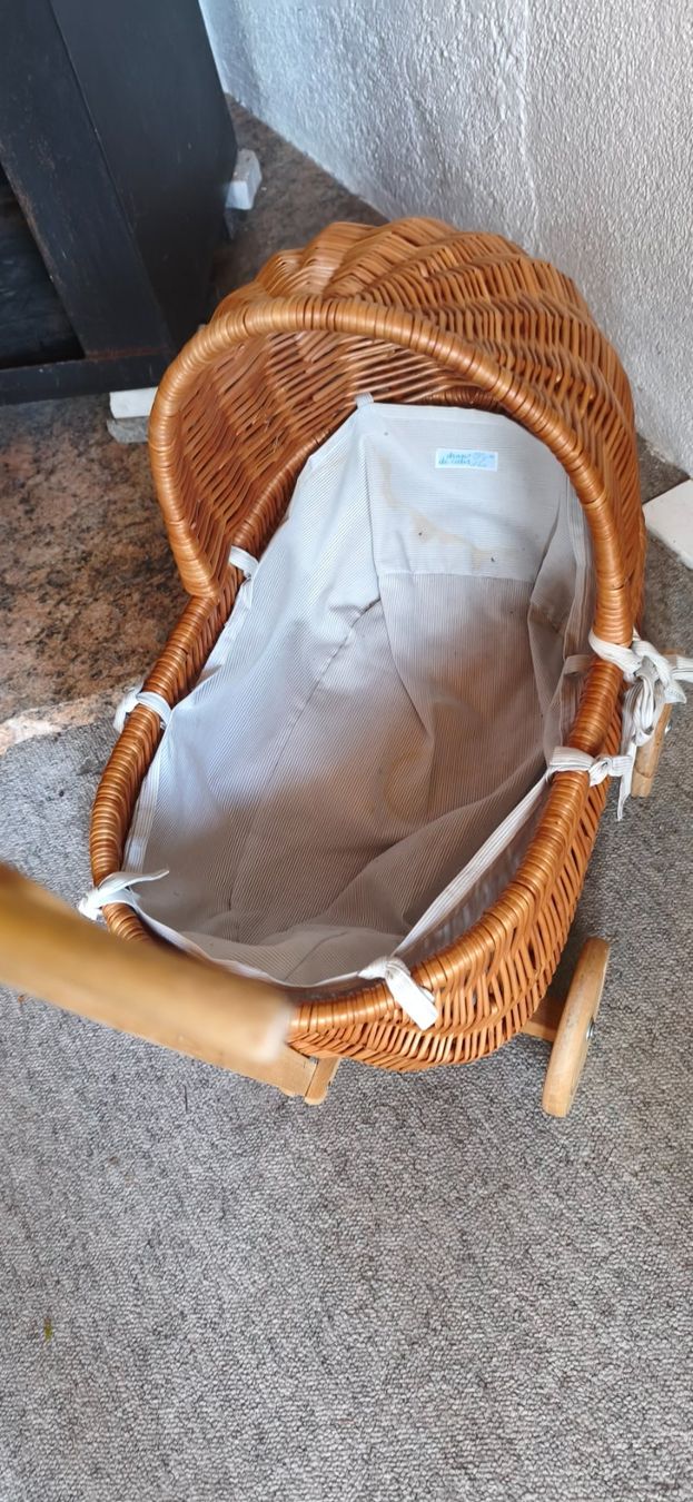 Puppenwagen: Babywägeli Spielzeug – Gebraucht aus Winterthur von OldShatterhand1.