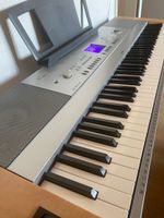 Yamaha DGX-640 E-Piano / Keyboard mit Ständer
