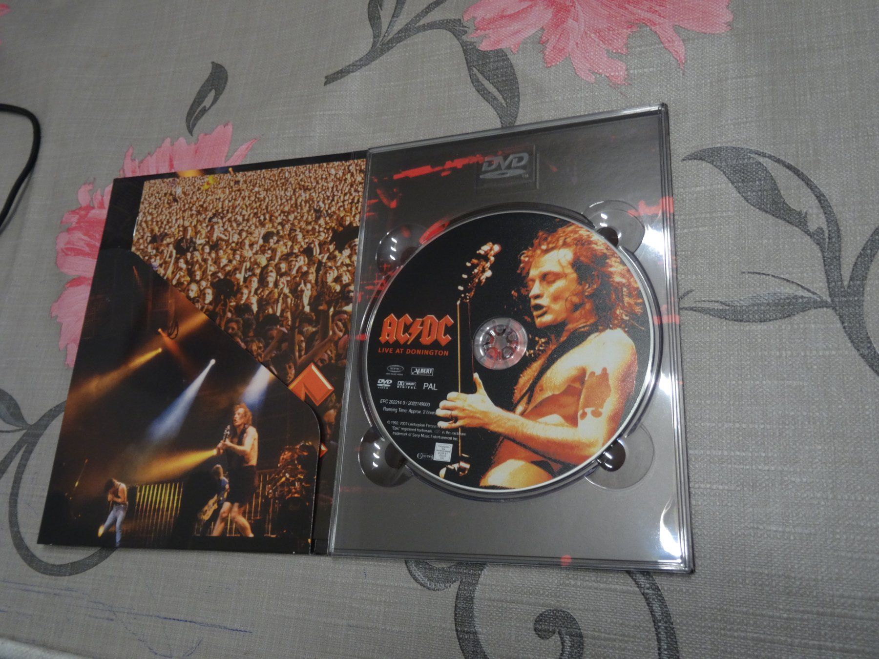 Tutti i DVDs: AC/DC - Live At Donington DVD – Usato da Olten venduto da Disc-Verkauf 1