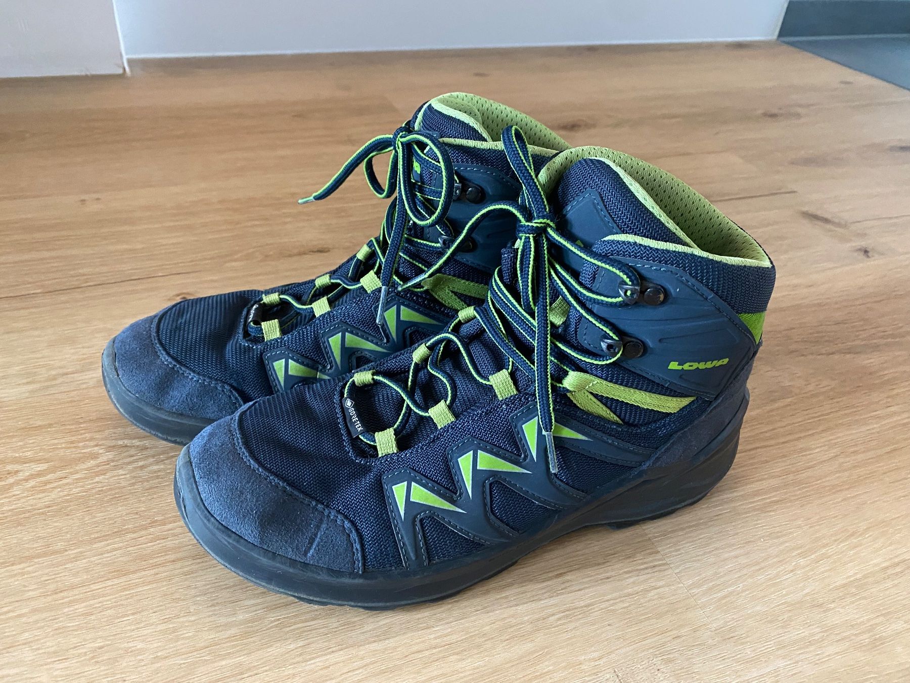 Lowa Schuhe für Jungen: Wanderschuhe – Gebraucht aus Dällikon von jambod