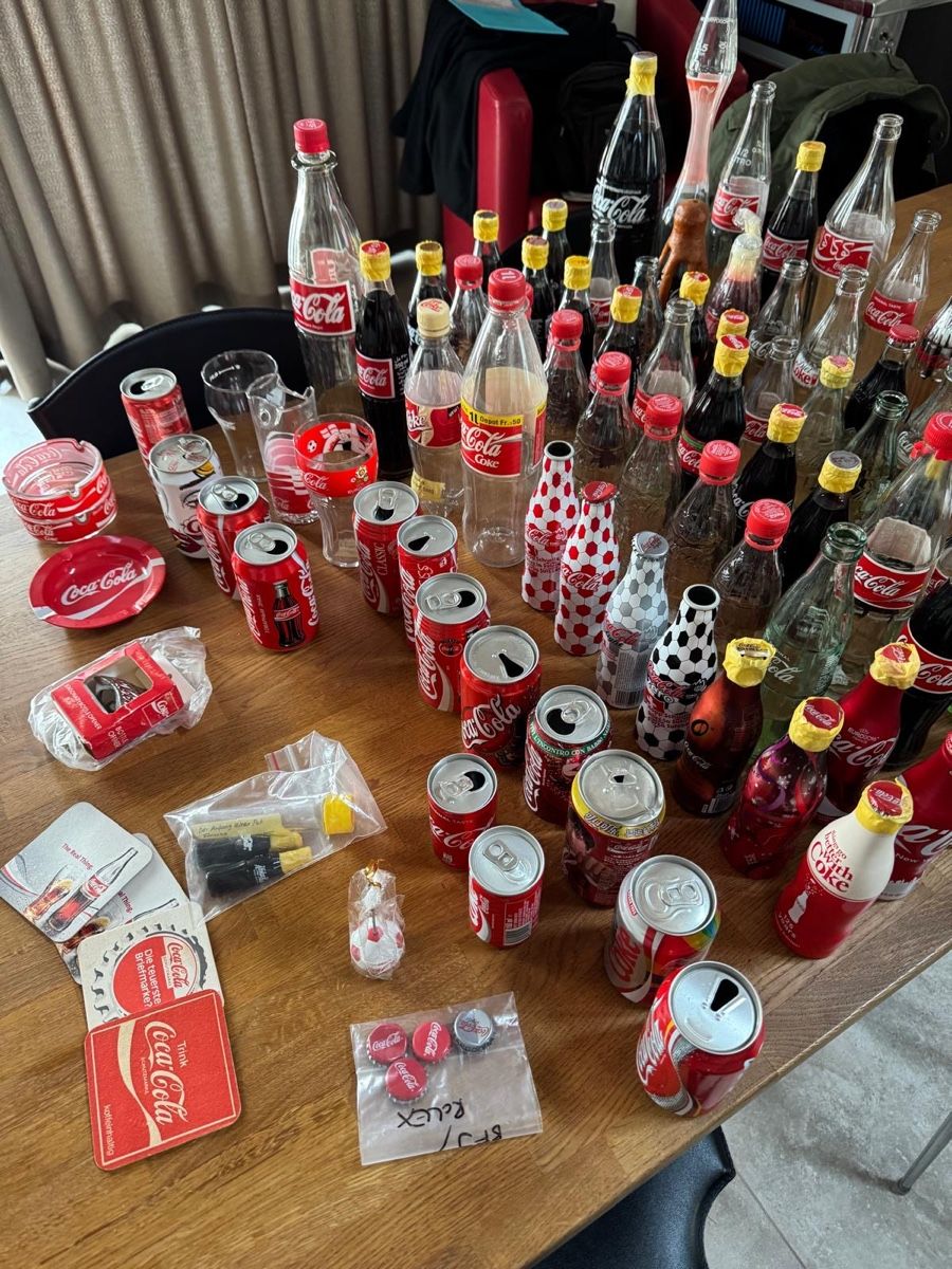 Coca-Cola Tutte le decorazioni: Coca-Cola Sammlung: Flaschen, Dosen & Accessoires - Vintage – Usato da Menziken venduto da Giulietta1 4