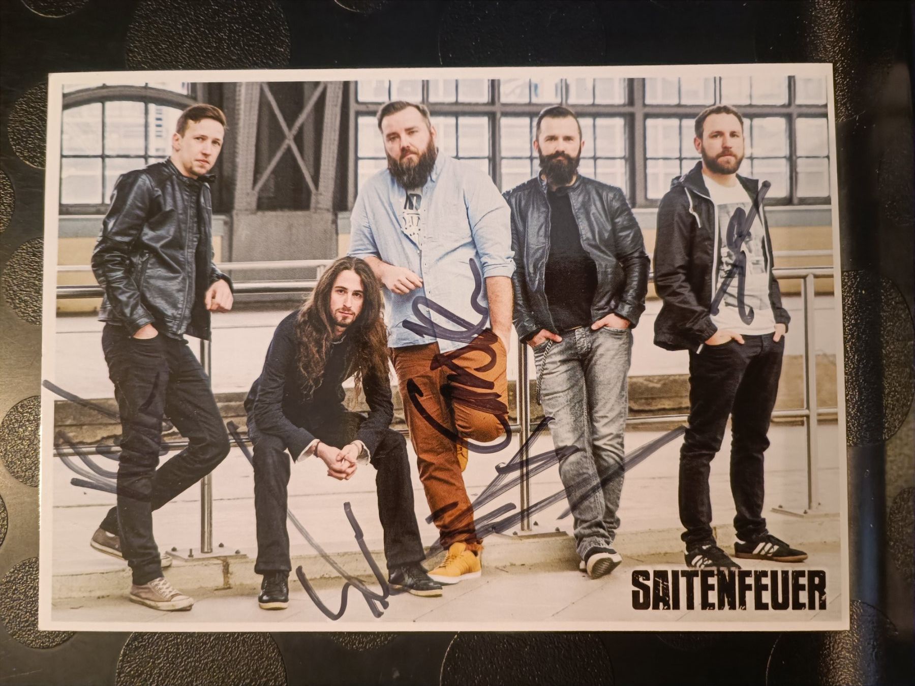 Autografi: Saitenfeuer - Handsigniert Autogrammkarte – Usato da Menziken venduto da Artographs